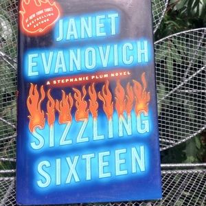 🔥4/$20🔥Sizzling Sixteen- Janet Evanovich